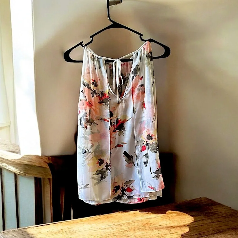 EUC! White House Black Market Floral Sleeveless Top - Picture 3 of 4